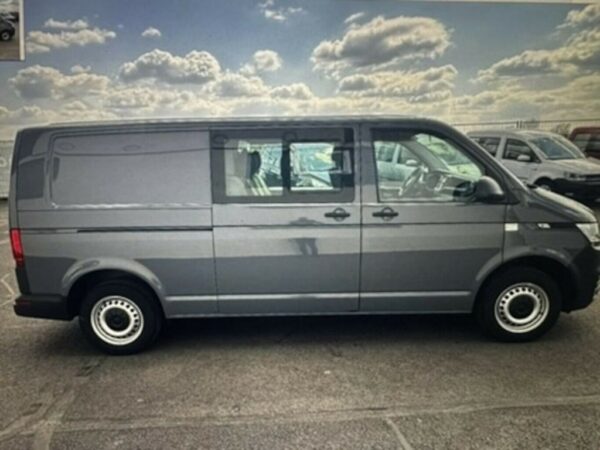 Volkswagen T6.1 lang 6-Sitzer 2.0 TDI 4Motion puregrey – Bild 7