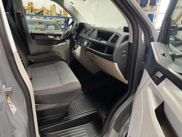 Volkswagen T6 Doka 2.0 TDI 4Motion Plane puregrey – Bild 15